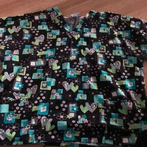 Xl green heart and flower scrub top